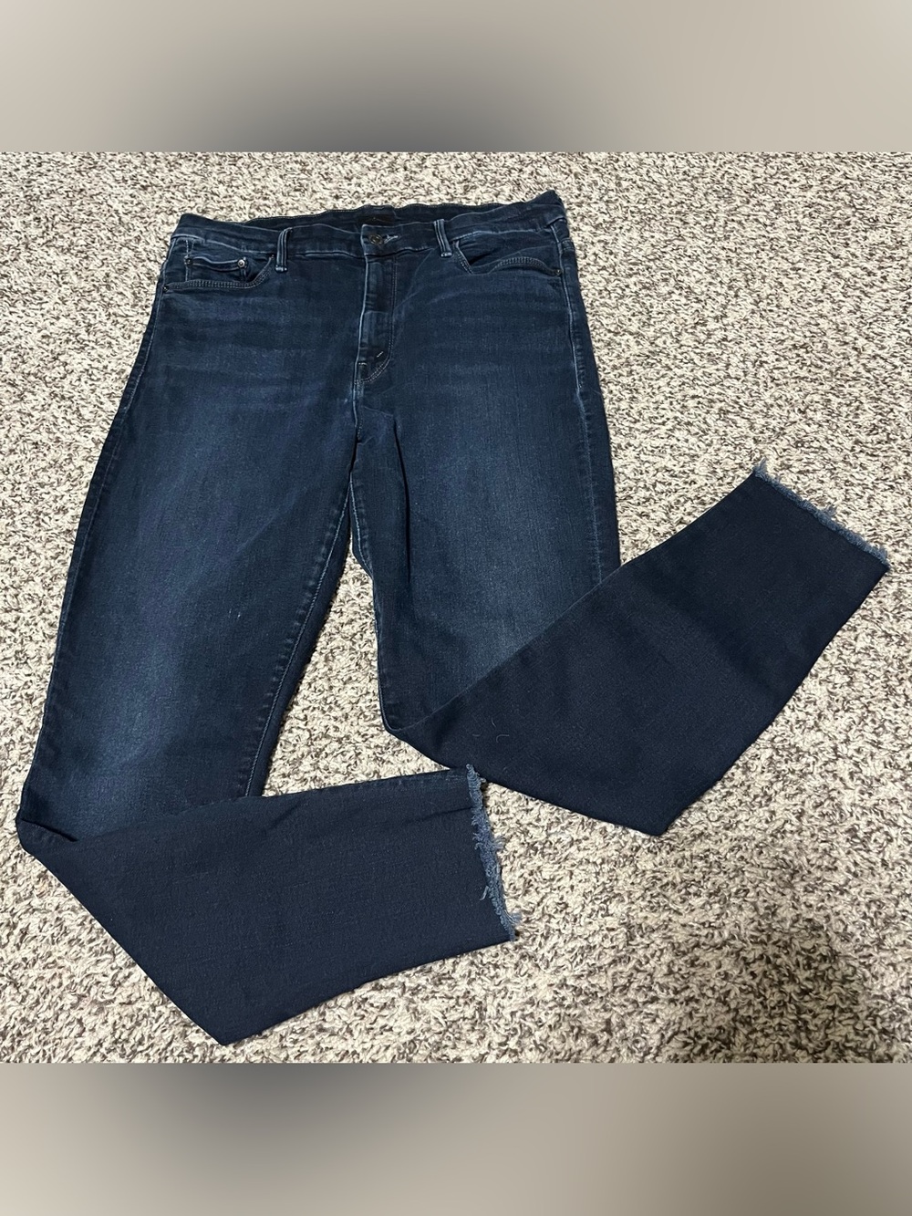 MOTHER High-Waisted “Looker”Navy Frayed Hem Cropped Ankle Jeans Sz 32